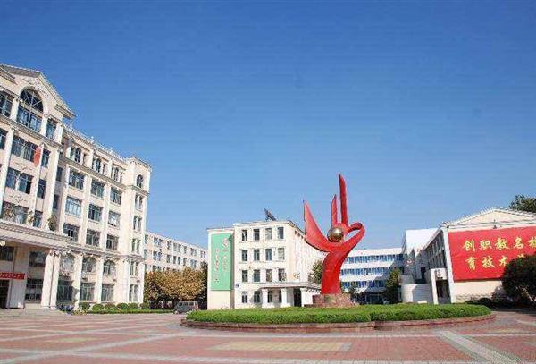 青島中魯中等專業(yè)學(xué)校校址在哪兒？如何報名？