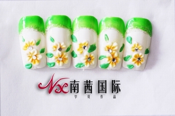 青島美容美發(fā)學(xué)校有美甲課程班嗎？
