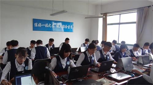 威海有商務日語（+計算機平面設計）專業(yè)嗎？