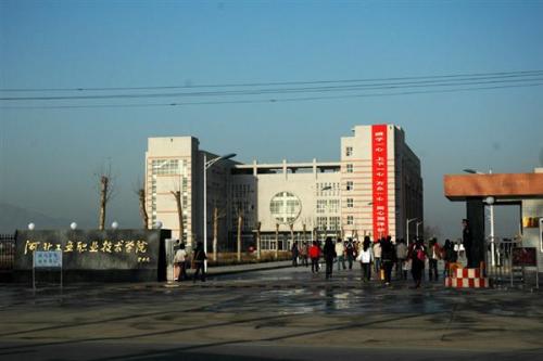 專業(yè)技術(shù)與薪資福利可以兼得，就在河北現(xiàn)代冶金工業(yè)學(xué)校！