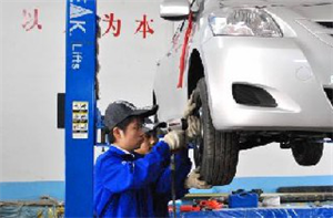開封汽修學(xué)校有汽車整形技術(shù)專業(yè)嗎？就業(yè)前景好不好？